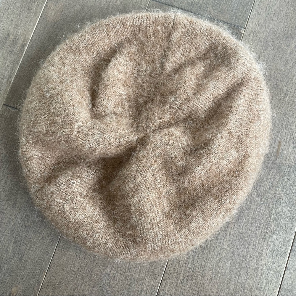 🦙 NWOT Alpaka Beret